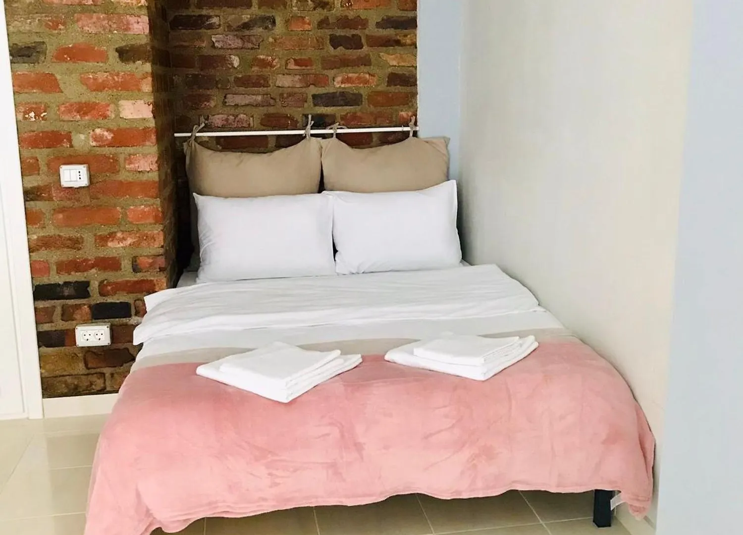 Amos Homes Accommodation ブカレスト ゲストハウス