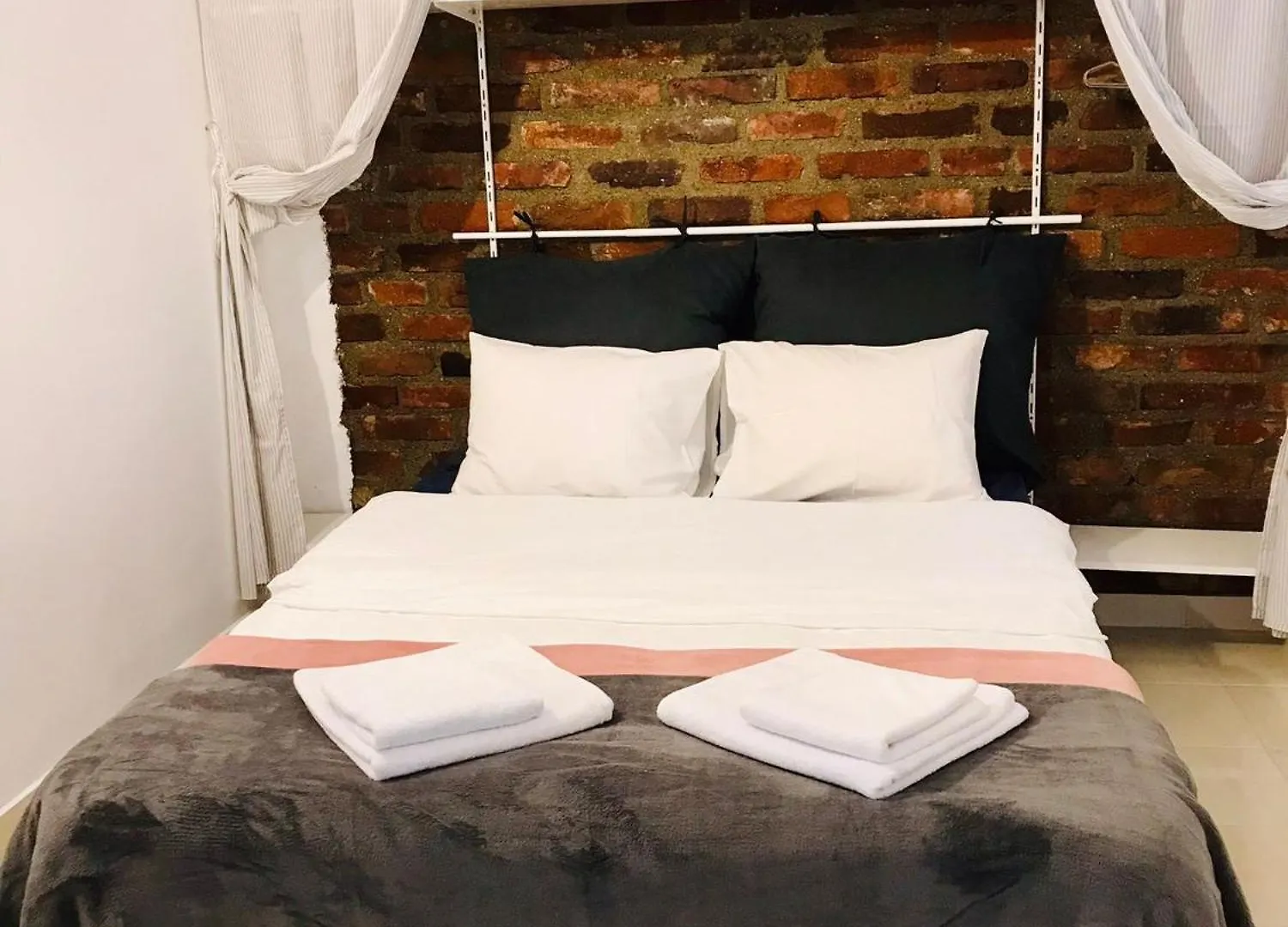Amos Homes Accommodation Bükreş